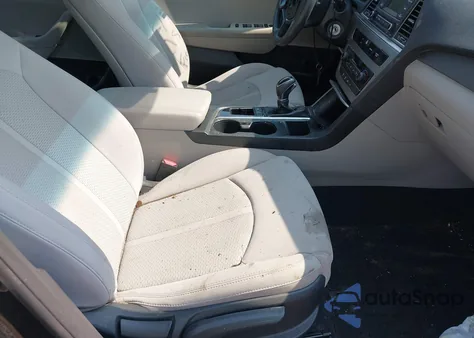 2017 Hyundai Sonata z USA, uszkodzony, nr VIN 5NPE24AF1HH584949